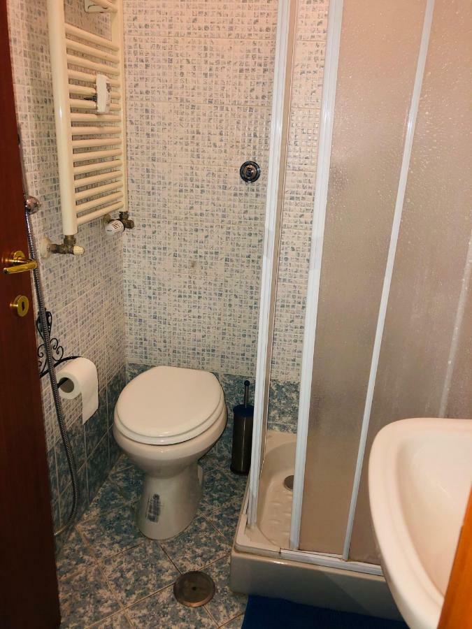 Parisa Suite Rom Exterior foto